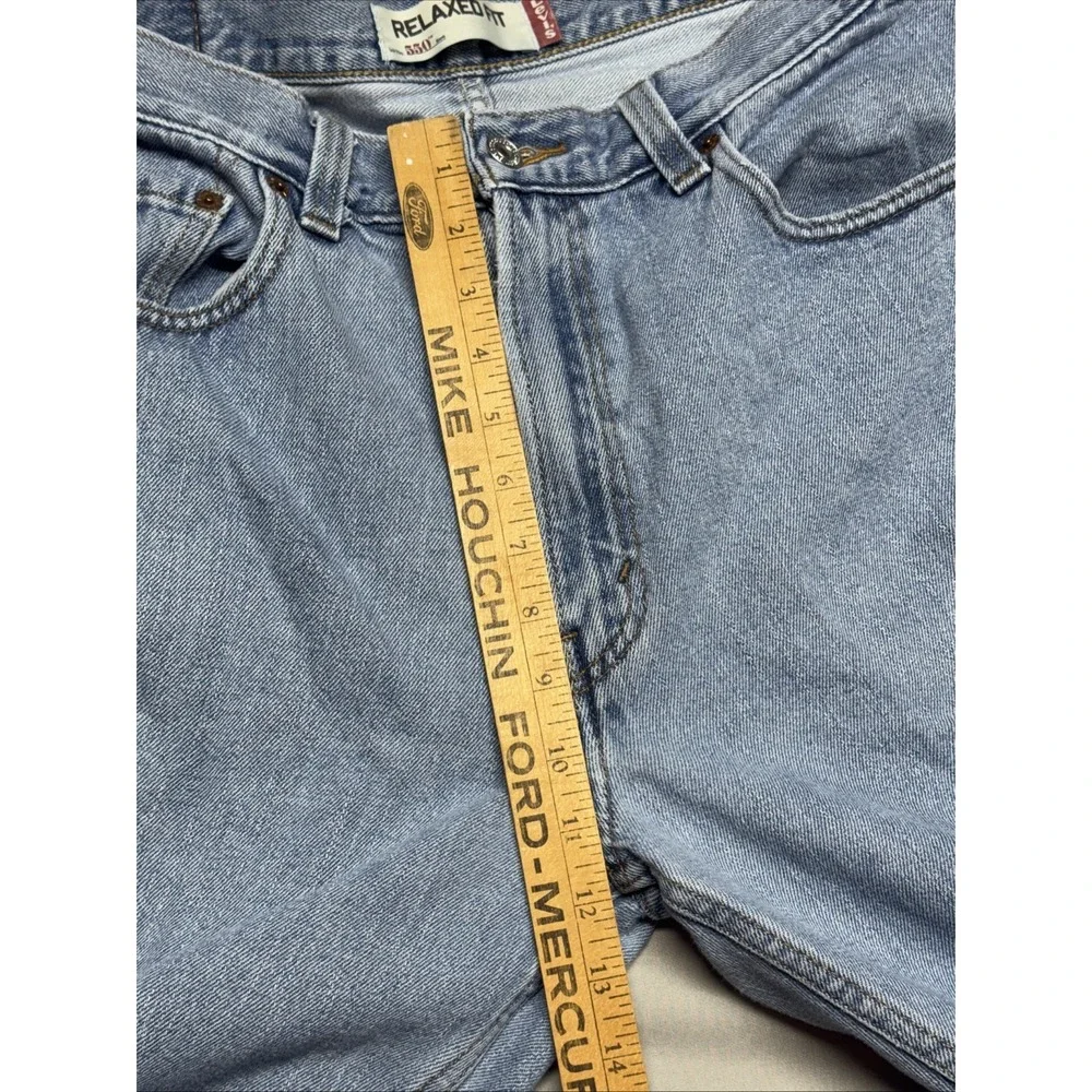 Vintage Y2K Levi's 550 Relaxed Fit Light Wash 36x32 Denim Jeans